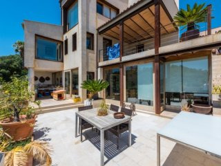 Fantastic Bright Townhouse With..