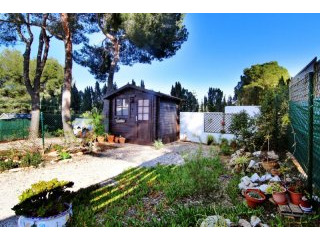 Beautiful bungalow close to all the..