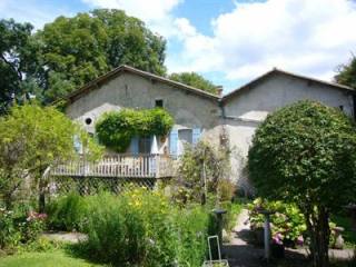 Bourdeilles (24310)