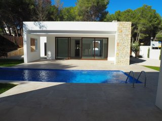 3 Bedrooms - Villa - Alicante - For Sale