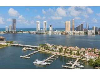 3 bedroom Flat For Sale: 7000 Island..