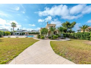 5 Bedroom 2 Bathroom Villa In..