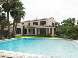 6 bedroom Villa For Sale: 34200 POUSSAN