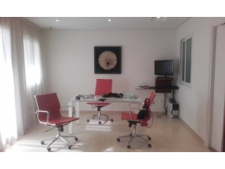 un luxe locale commerciale a khezama..