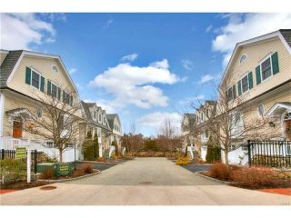 3 bedroom Apartment For Sale: 2 MAPLE..