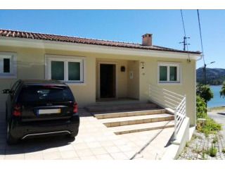4 Bedroom Property Near Ferreira do..