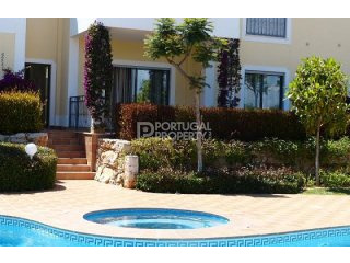 Ground floor apartment, garden & direct..