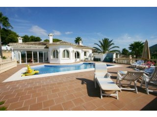 5 Bedrooms - Villa - For Sale