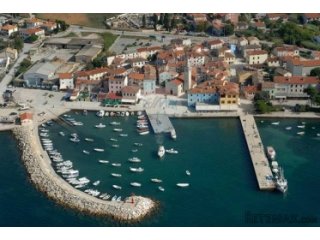 Istra, kuća sa lokalom i apartmanima na samoj obalii