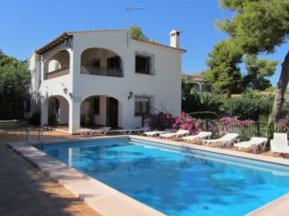 6 Bedrooms - Villa - Alicante - For Sale