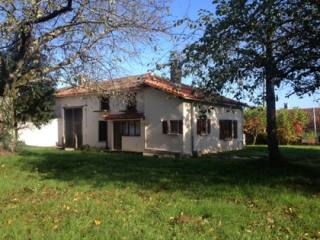 Renovated country property with 3..