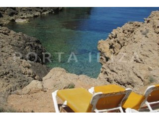Magnificent first line villa in Cala..