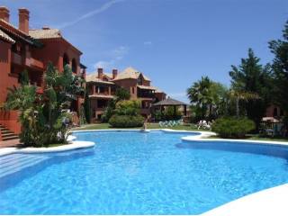 2 Bed Apartment for sale in Calahonda