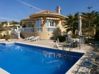 4 Bedrooms - Villa - Alicante - For Sale
