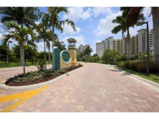 2 bedroom Condominium For Sale: North..