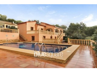 Lovely 5-Bedroom Villa