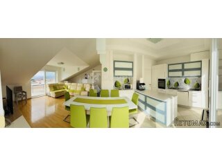 Penthouse u Baškoj Vodi – Dvoetažni, kompletno namješten