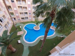Apartamento con orientación sur en Torrevieja, a sólo 900 m..