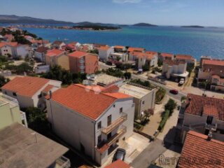 BRODARICA- KUĆA S PREDIVNIM POGLEDOM!