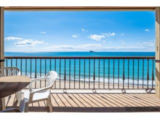 Estudio en primera línea de la playa de Levante con una..