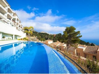 Bonito seminuevo apartamento en Altea con vistas..