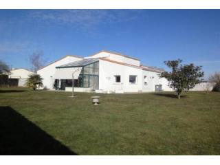 5 bedroom Villa For Sale: 79000 NIORT