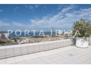 Modern, super well maintained apartment..