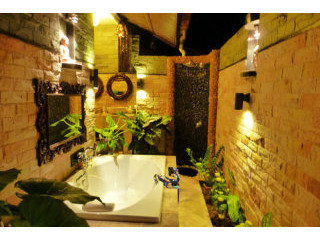 Detached 3-Bedroom House with Pool in..