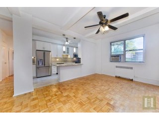 2 bedroom Apartment For Sale: 500 GRAND..