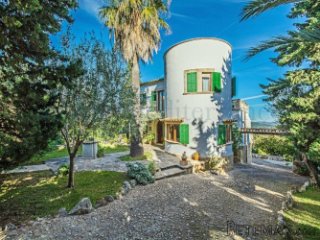 Detached villa of 349m2 in a plot of 3023m2 with views..