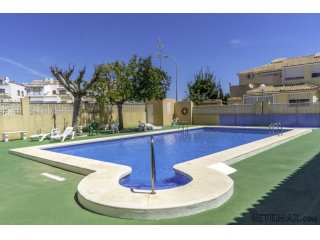 Soleada vivienda adosada en Playa Flamenca, Orihuela..