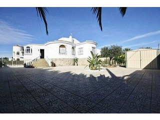 * 5 Bed Detached Villa with Private Pool