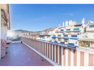 Bright And Spacious Apartment With Sea..