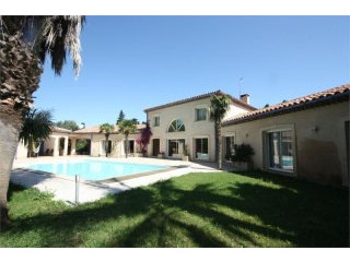 Prestigious Villa With Mature Garden..