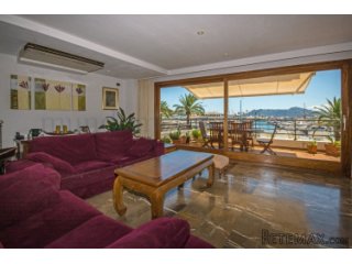 Seafront duplex with amazing views of the Marina and the..