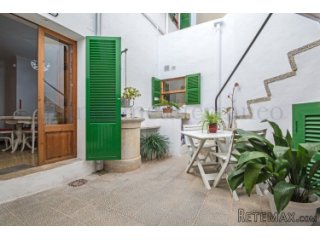 Excellent starter home in Campanet with garage to park!..
