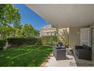 Great ground floor located two steps from the Pinewalk and..