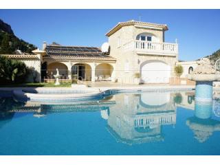 Luxurious villa with spectacular..