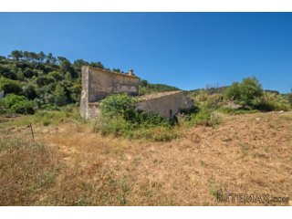 Excellent large plot with ruin which can either be reformed..