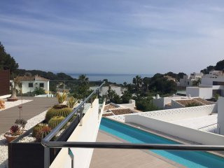 4 Bedrooms - Villa - Alicante - For Sale