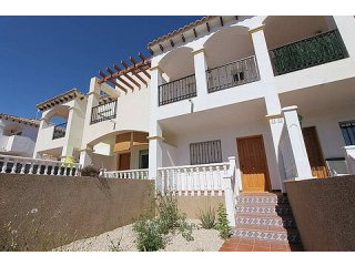 2 Bed Townhouse with Communal Pool