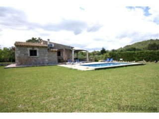 Lovely rustic villa located in the area of Pollença, with..