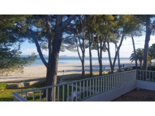 Fantastic first floor apartment right on the beach, on the..