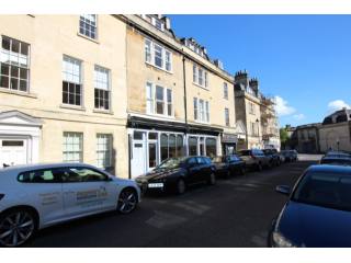 1 bed unfurnsihed flat st james street..