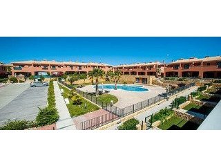 * BEAUTIFUL 3 BEDROOM TOWNHOUSE
