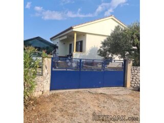 Prizemnica u okolici Rogoznice