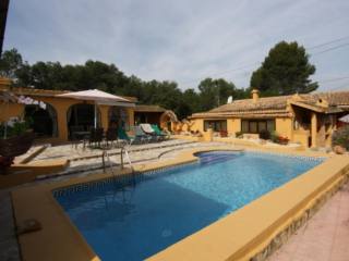 4 Bedrooms - Villa - Alicante - For Sale
