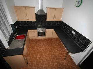 *** 2 Bed Terraced Property With Fitted..