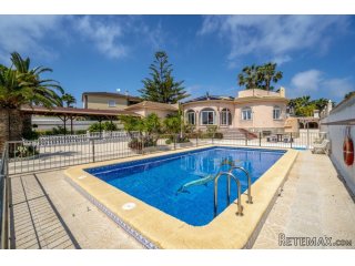 Villa located in San Luis, Torrevieja. The property is..
