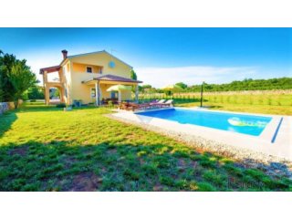 SREDIŠNJA ISTRA, SVETVINČENAT - PRILIKA!! Predivna Villa...